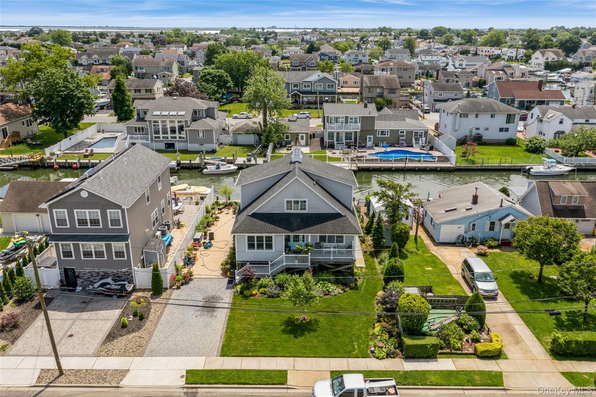 10 Garfield Place, Massapequa, NY 11758