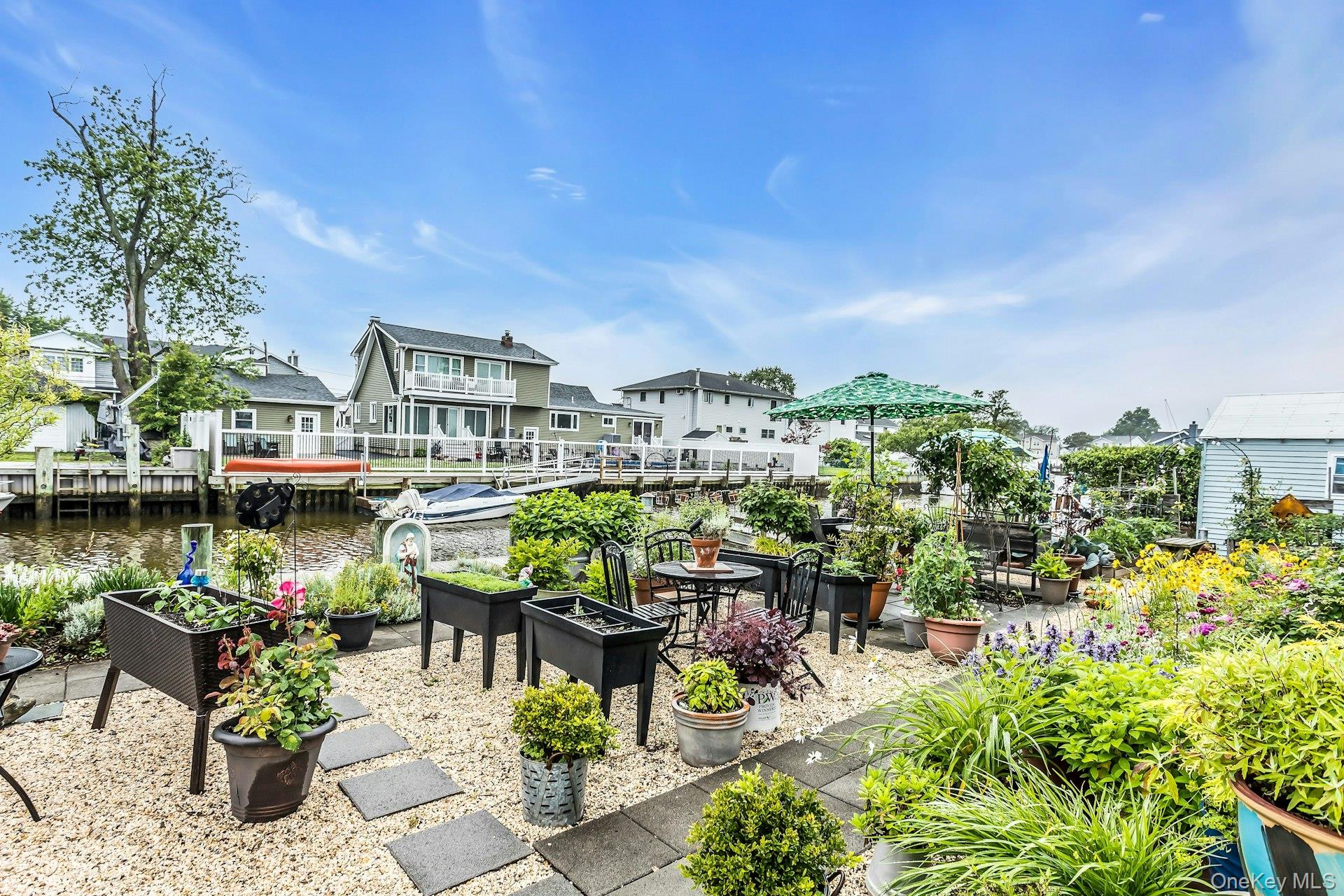 10 Garfield Place, Massapequa, NY 11758