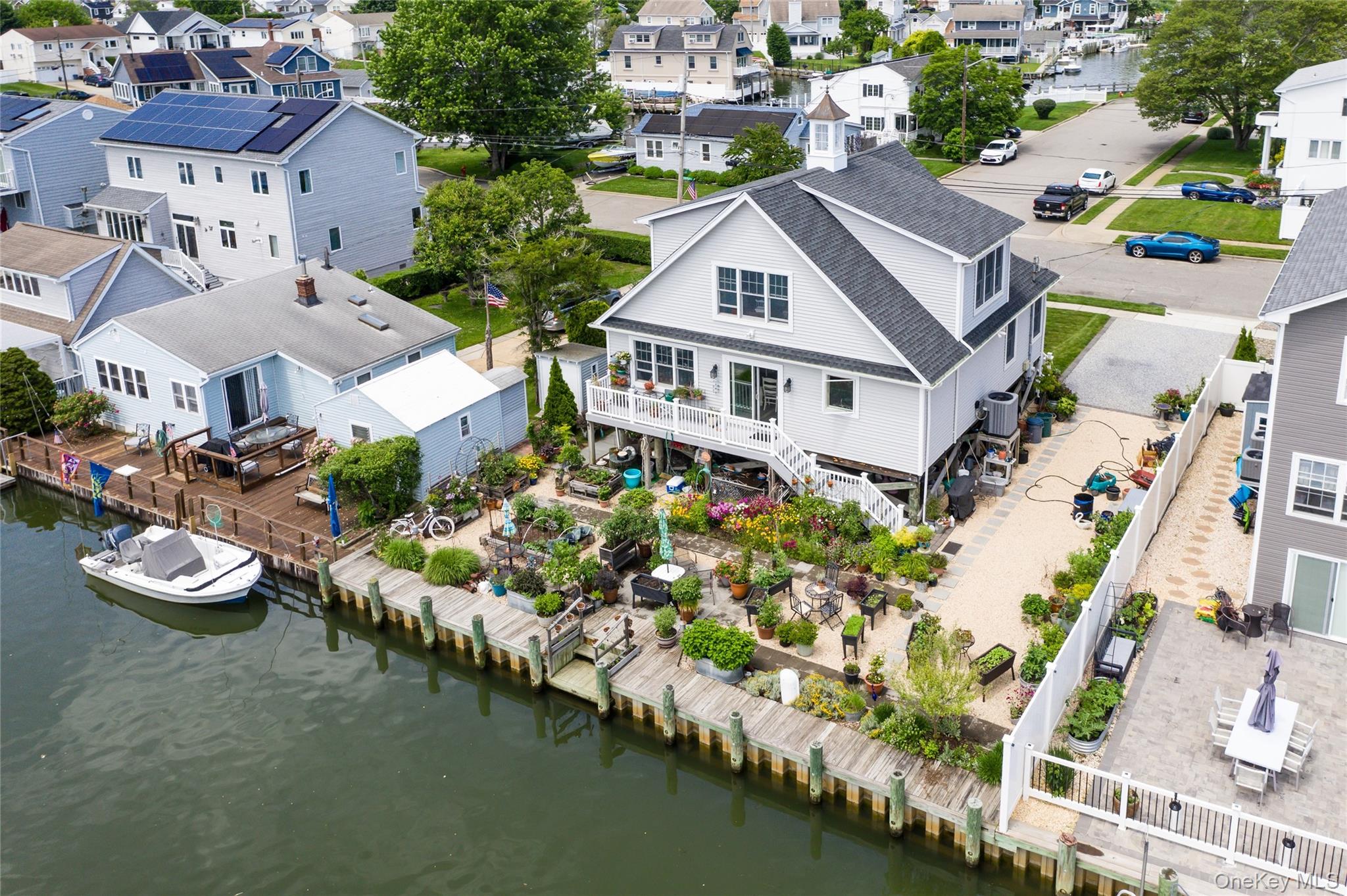 10 Garfield Place, Massapequa, NY 11758