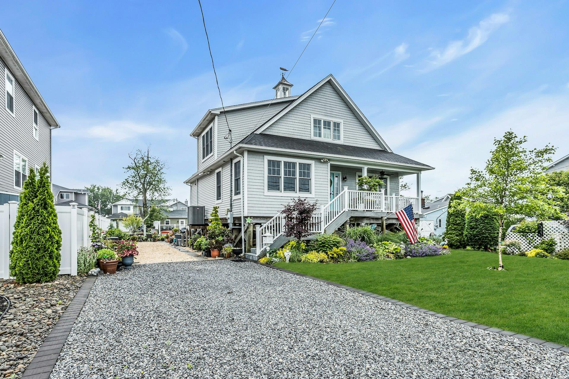 10 Garfield Place, Massapequa, NY 11758