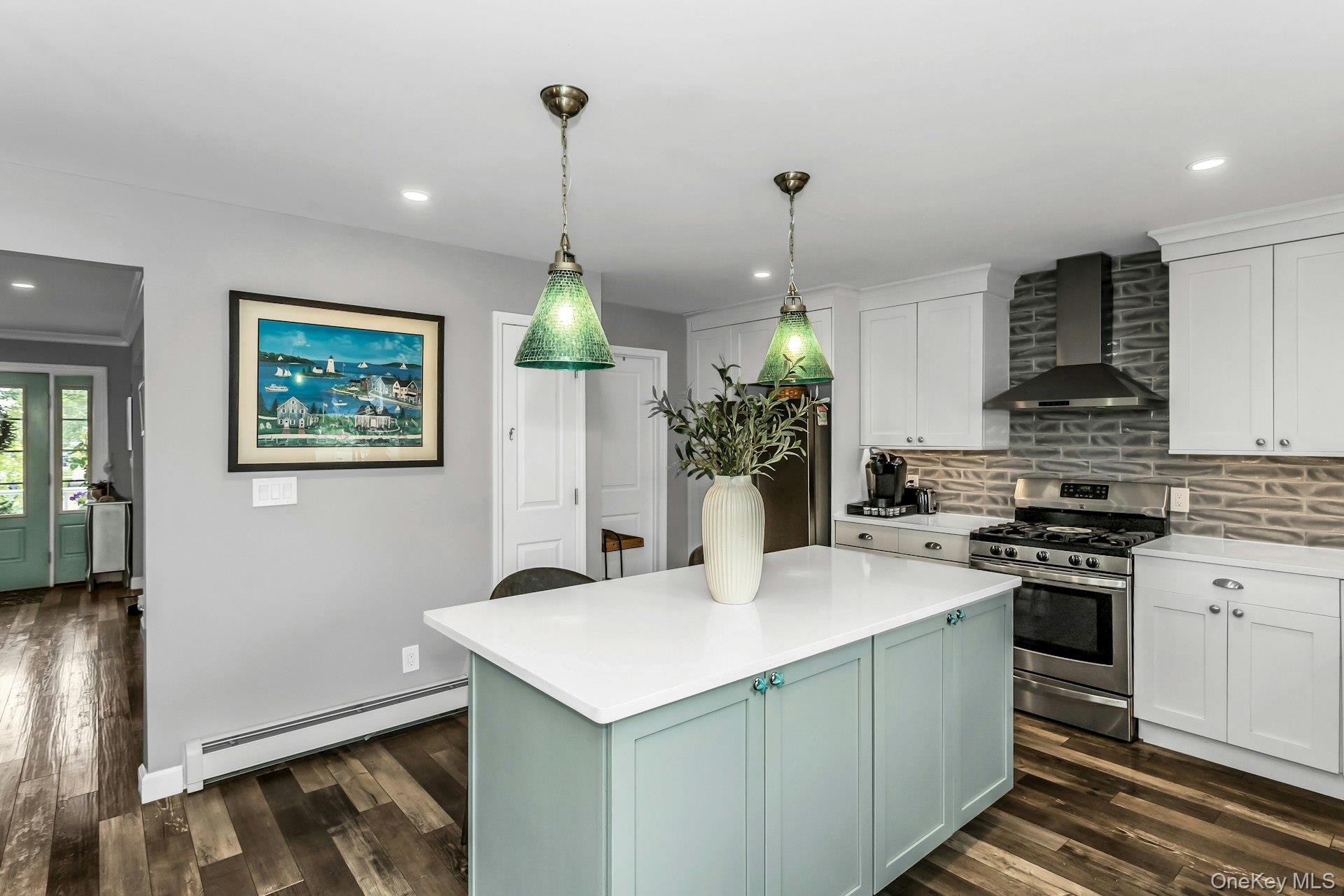 10 Garfield Place, Massapequa, NY 11758