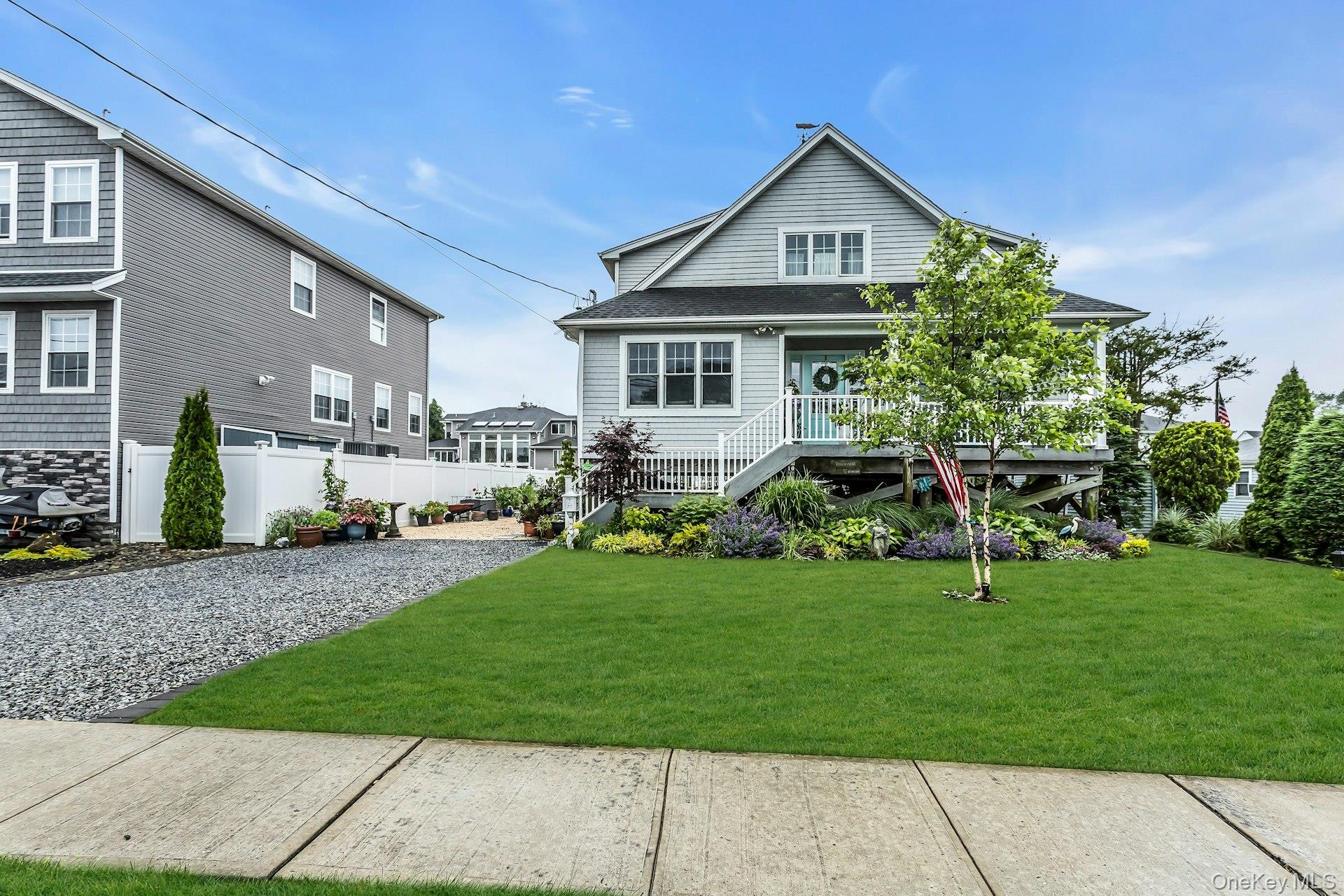 10 Garfield Place, Massapequa, NY 11758