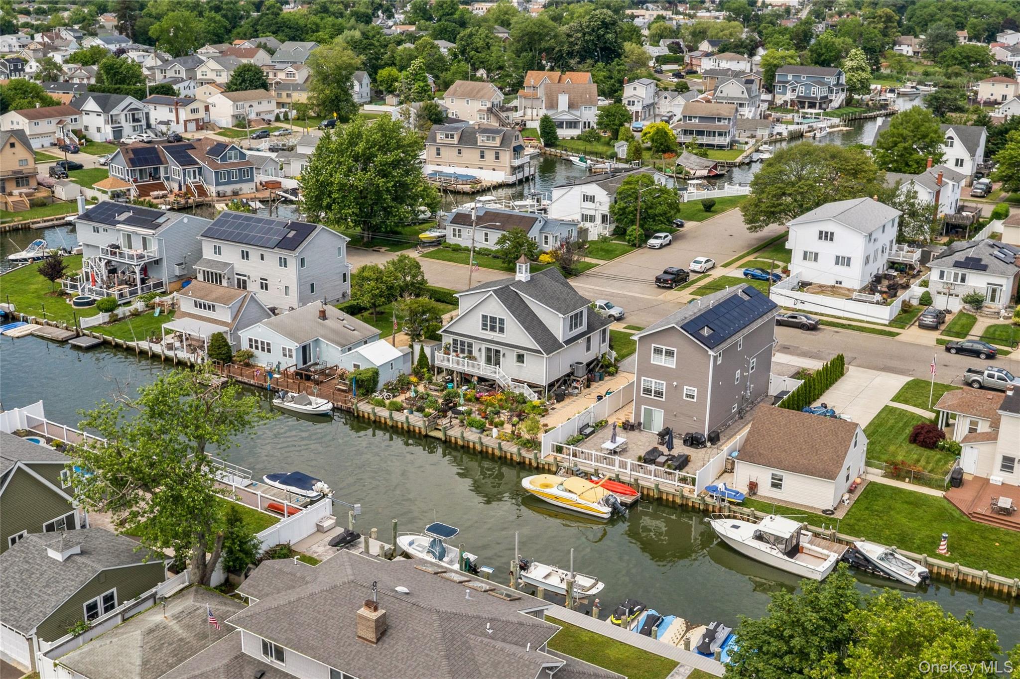 10 Garfield Place, Massapequa, NY 11758