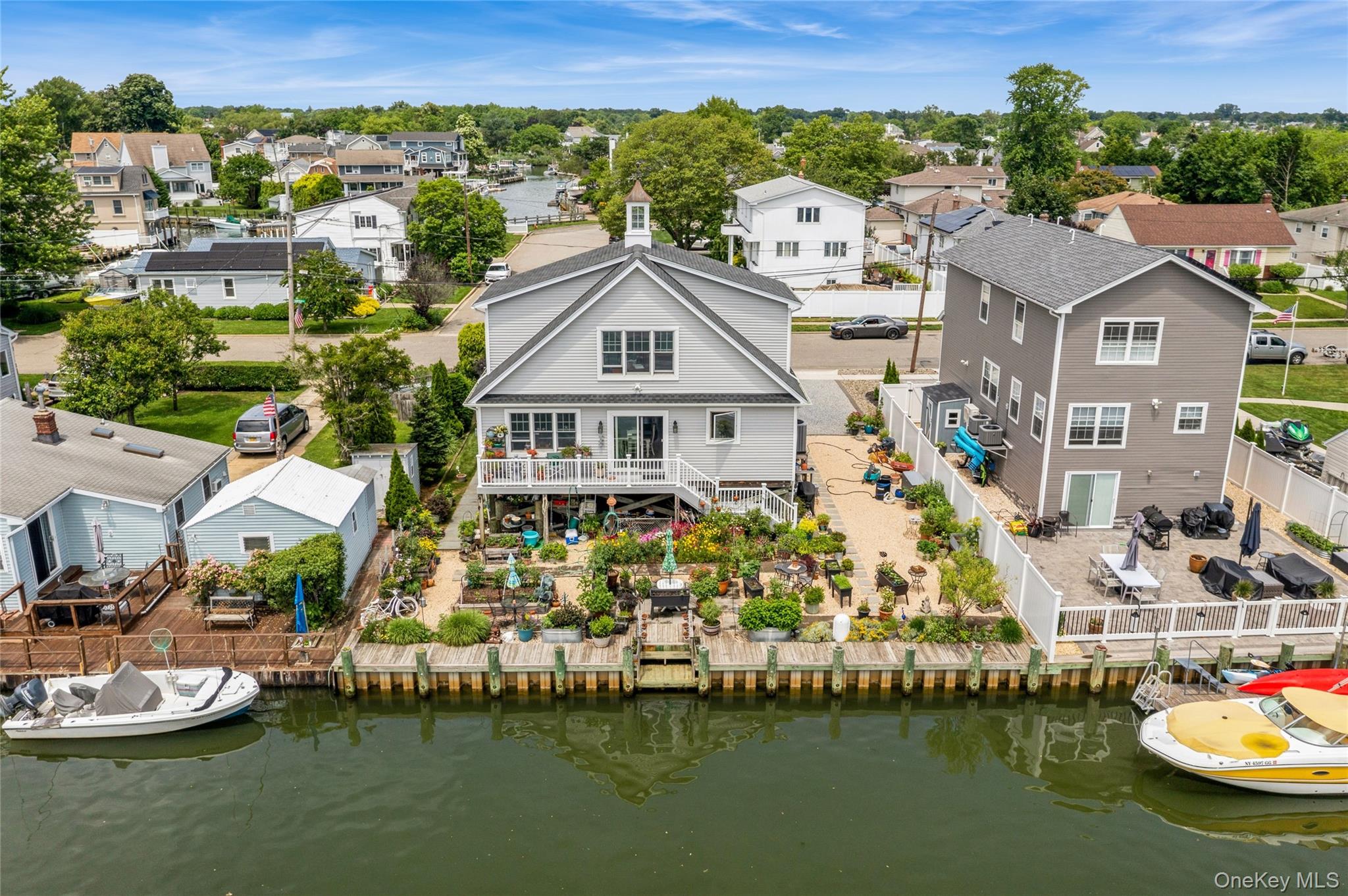 10 Garfield Place, Massapequa, NY 11758