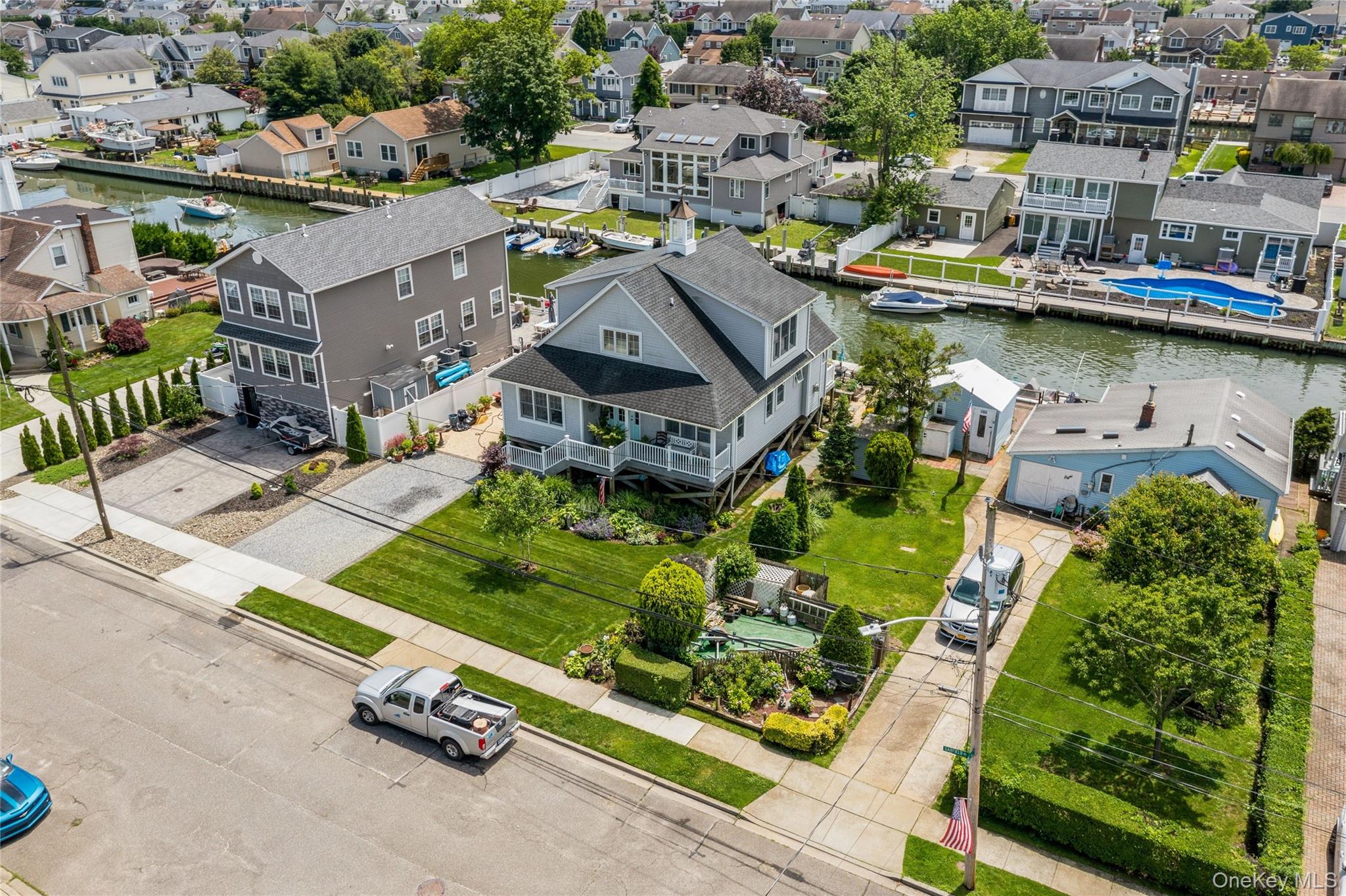 10 Garfield Place, Massapequa, NY 11758