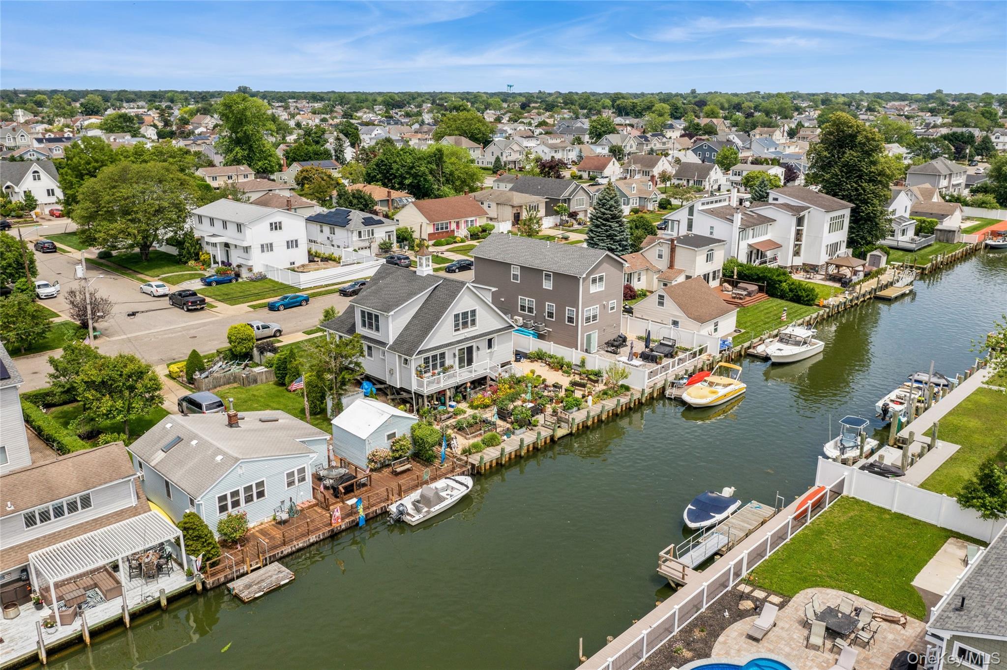 10 Garfield Place, Massapequa, NY 11758