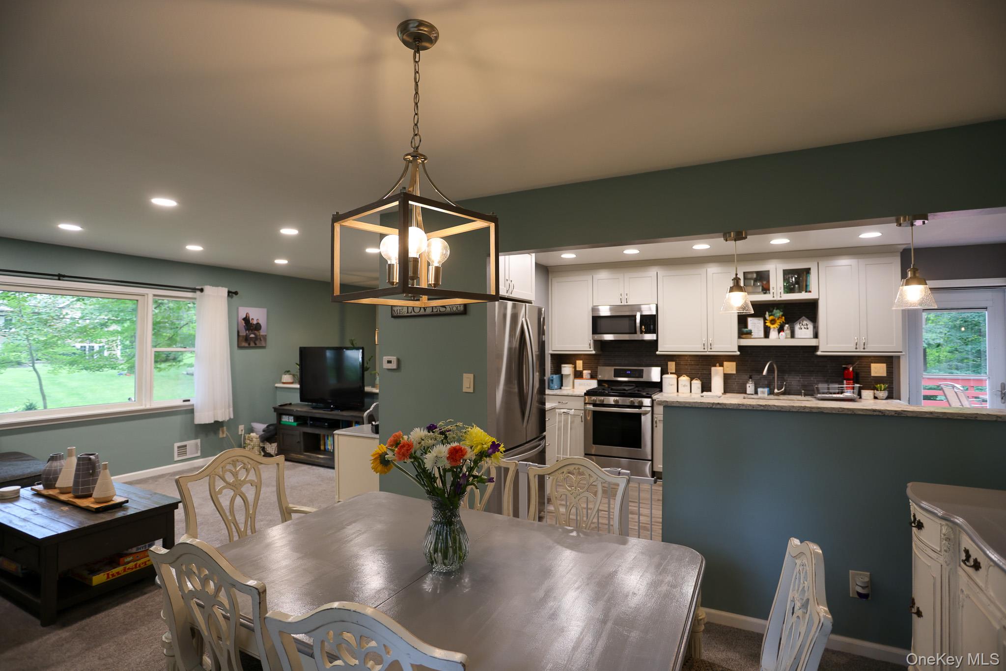 21 Edgebrook Lane, Airmont, NY 10952