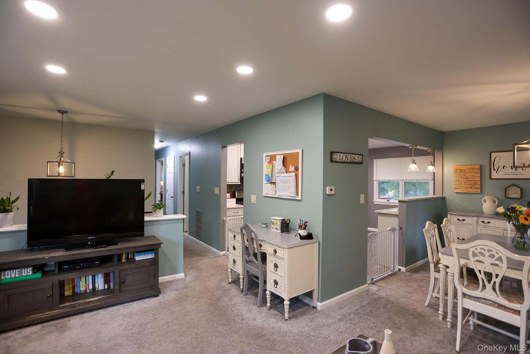 21 Edgebrook Lane, Airmont, NY 10952