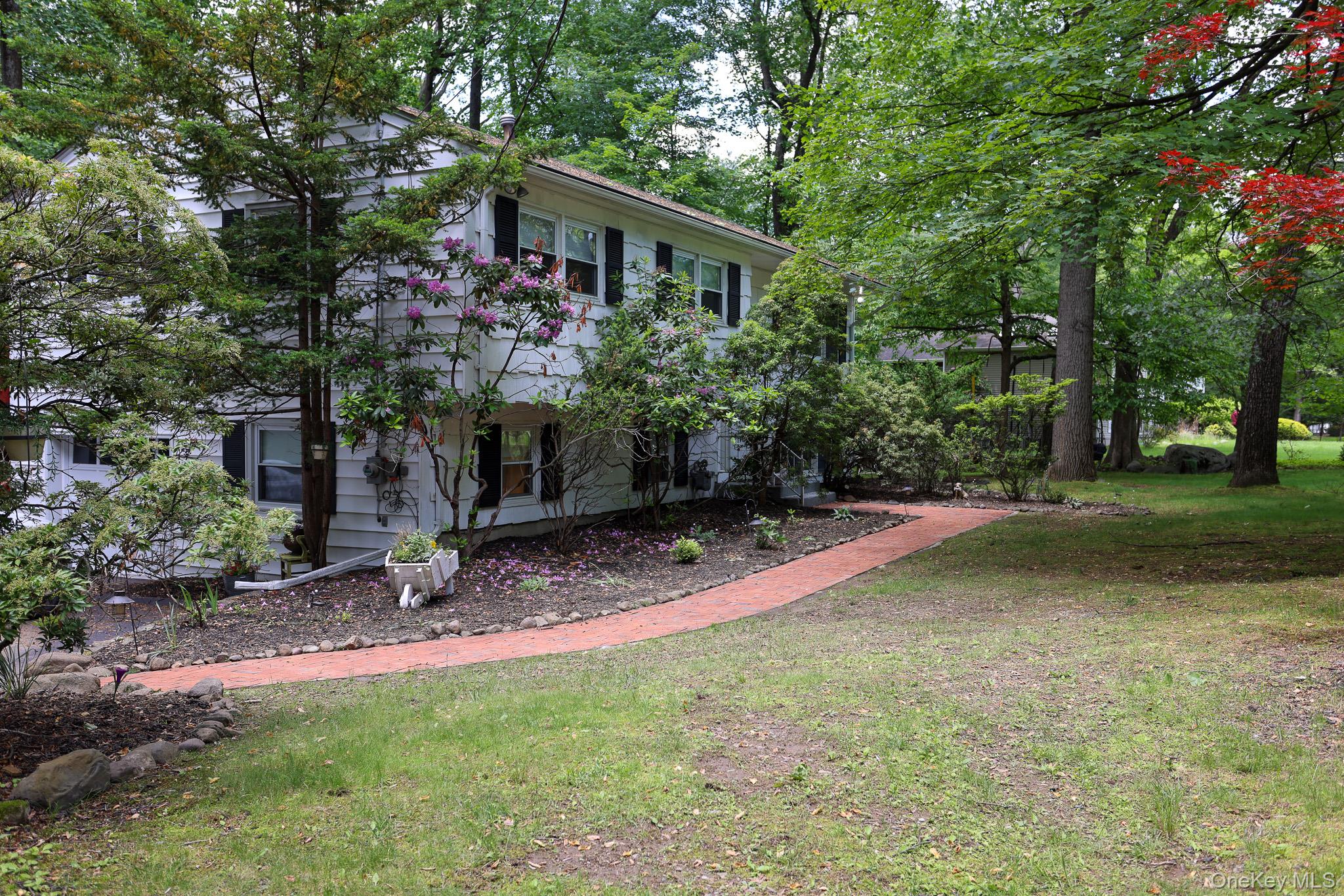 21 Edgebrook Lane, Airmont, NY 10952