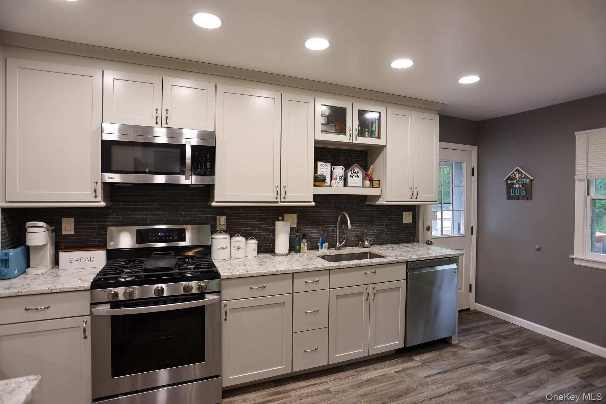 21 Edgebrook Lane, Airmont, NY 10952