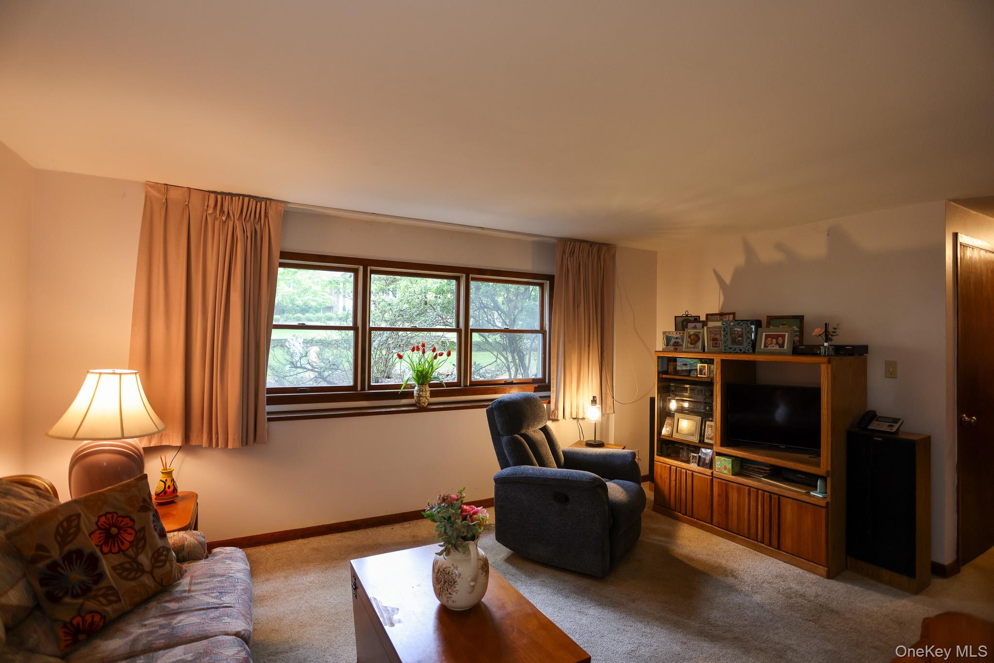 21 Edgebrook Lane, Airmont, NY 10952