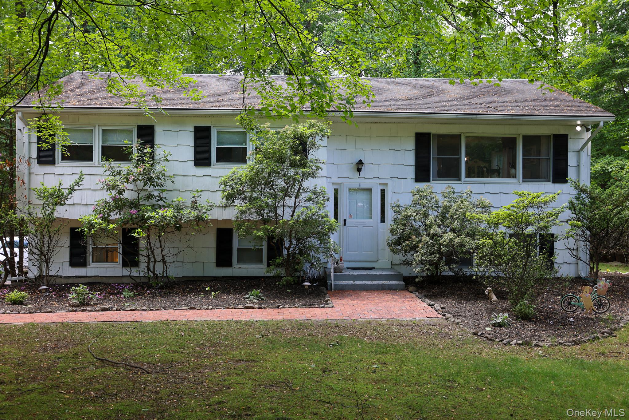 21 Edgebrook Lane, Airmont, NY 10952