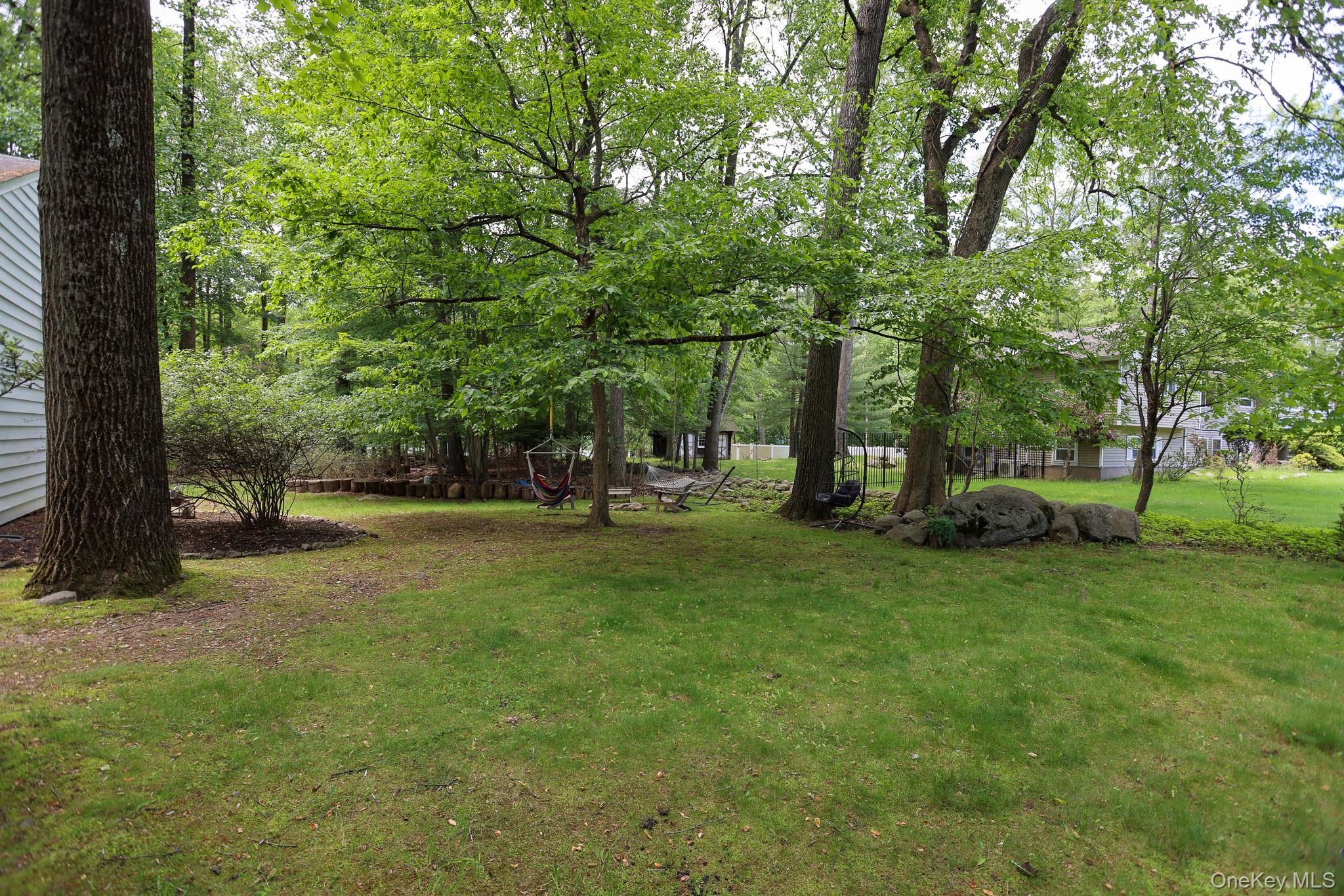 21 Edgebrook Lane, Airmont, NY 10952