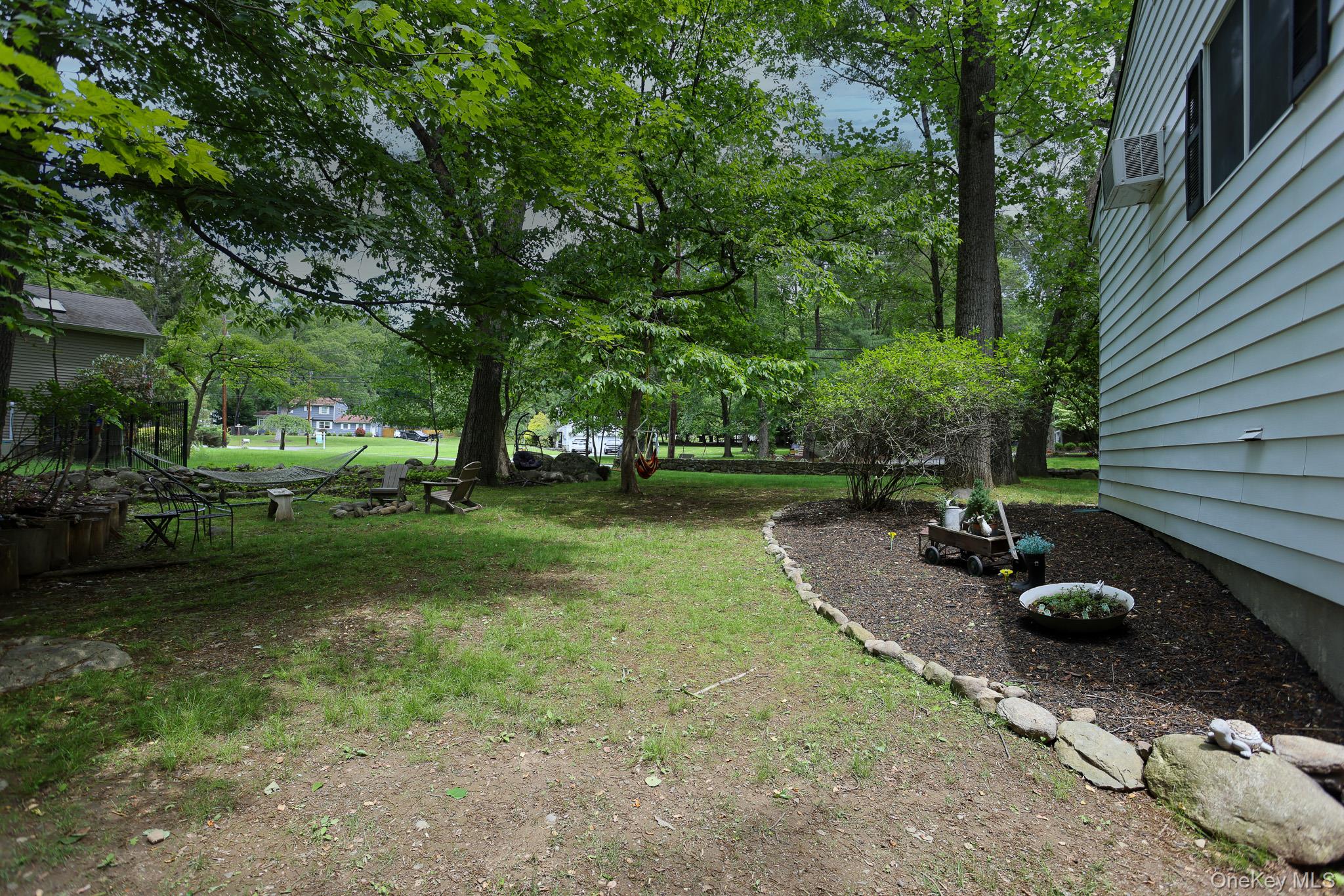 21 Edgebrook Lane, Airmont, NY 10952