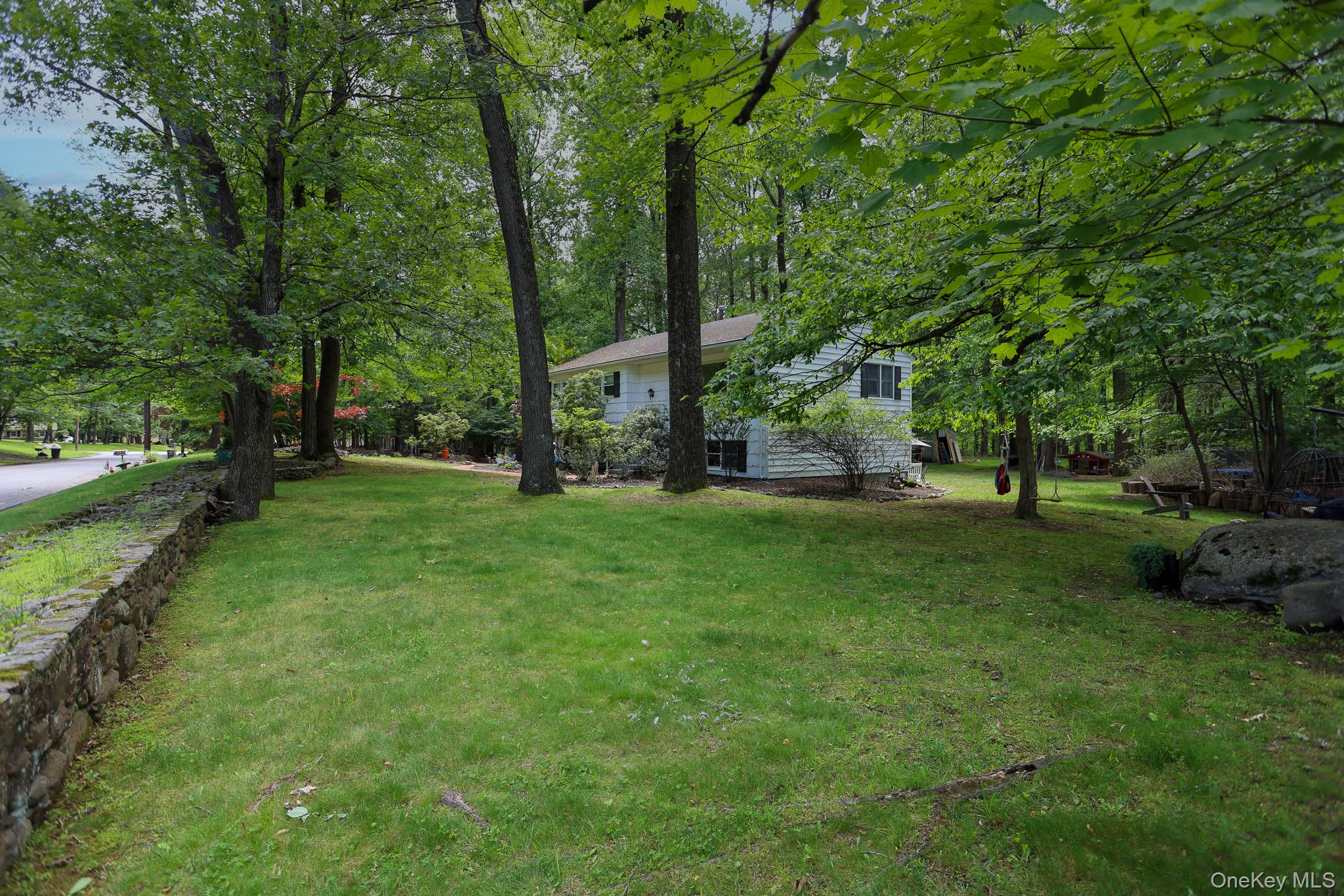 21 Edgebrook Lane, Airmont, NY 10952