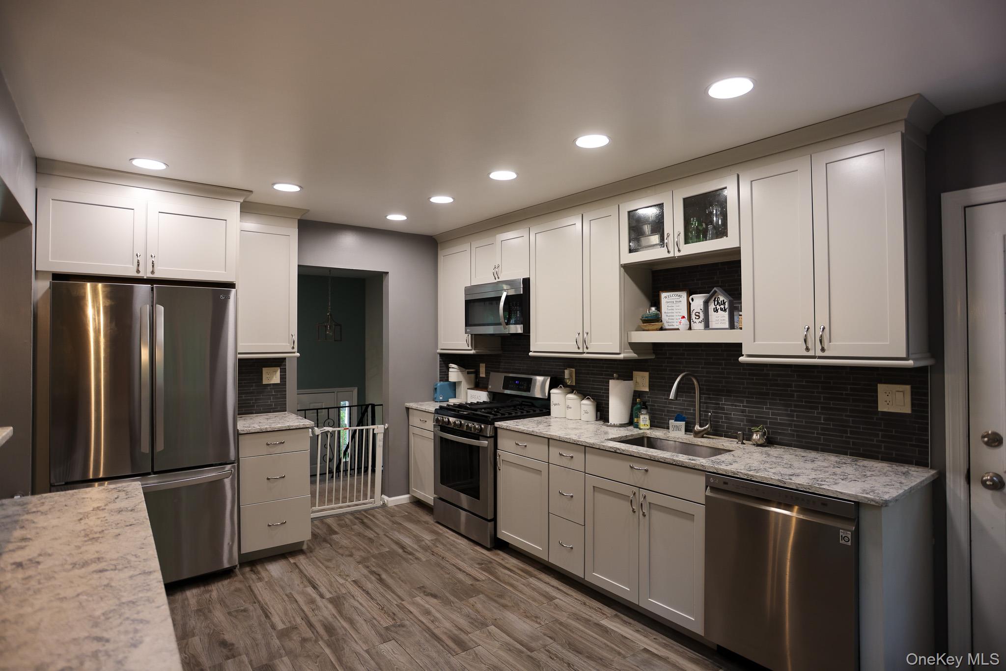 21 Edgebrook Lane, Airmont, NY 10952