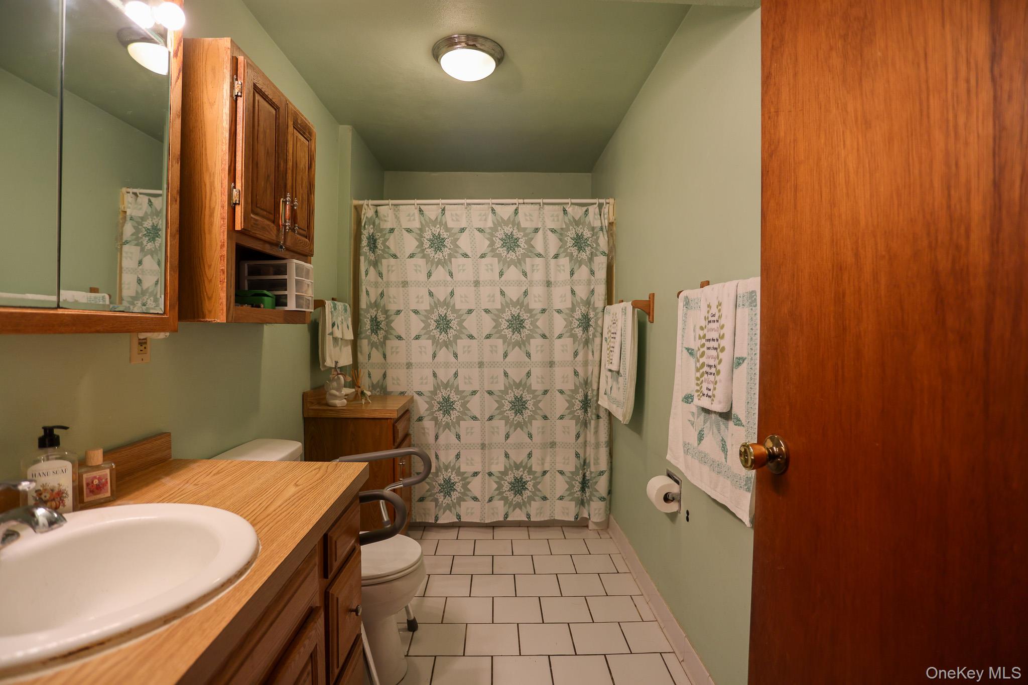 21 Edgebrook Lane, Airmont, NY 10952