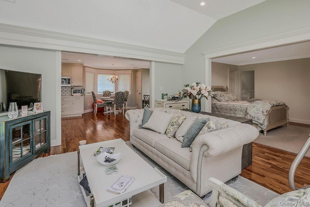 47 Sherwood Gate, Oyster Bay, NY 11771