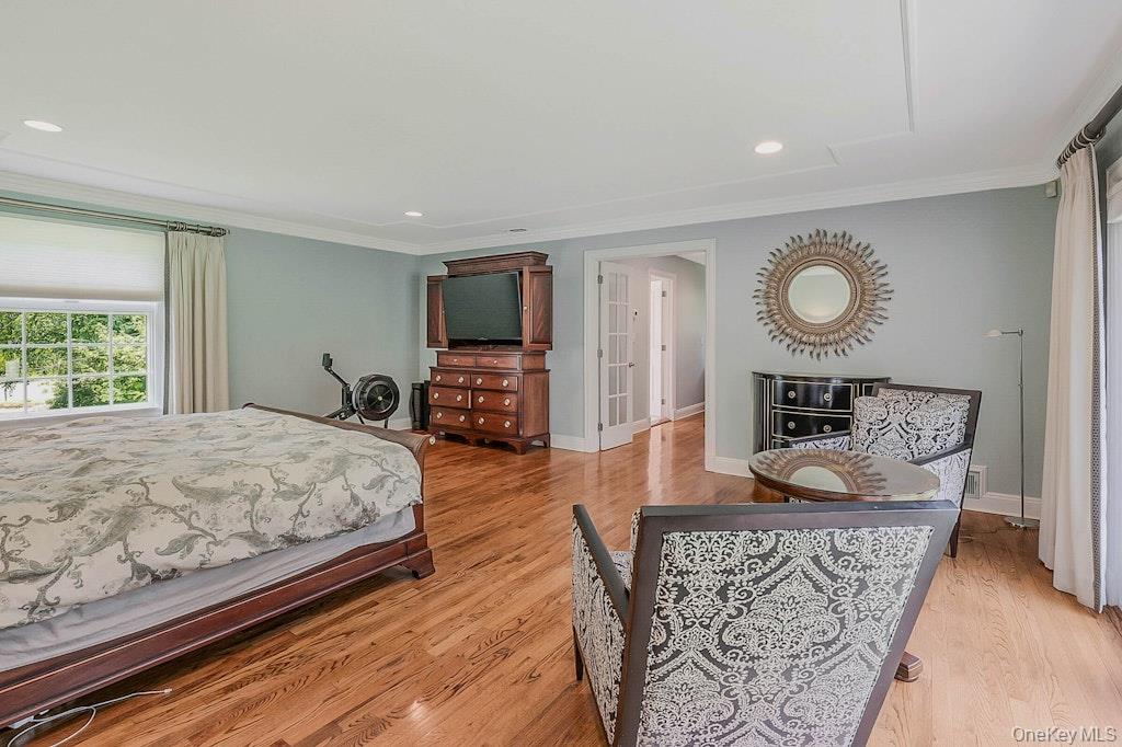 47 Sherwood Gate, Oyster Bay, NY 11771