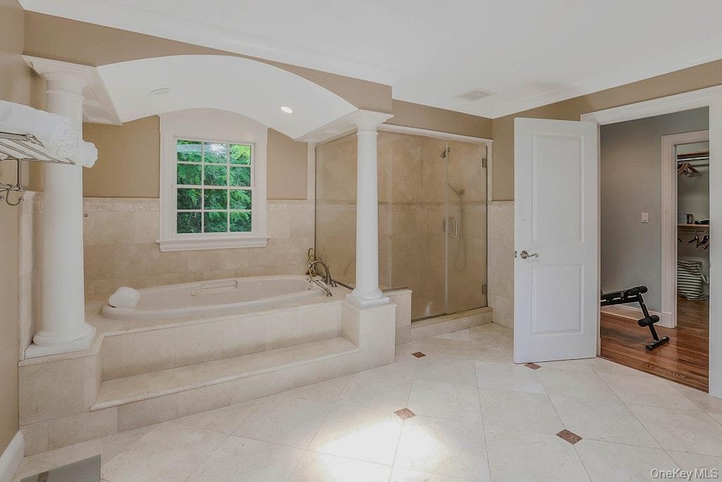 47 Sherwood Gate, Oyster Bay, NY 11771