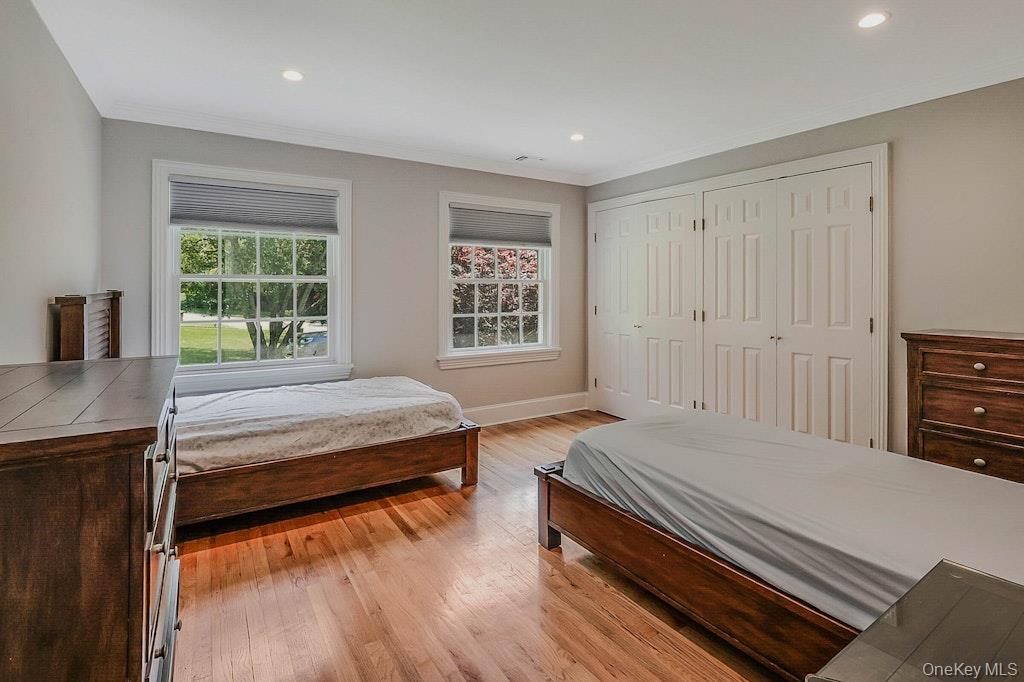 47 Sherwood Gate, Oyster Bay, NY 11771