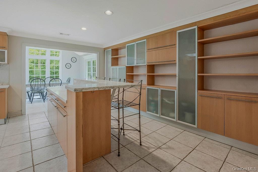 47 Sherwood Gate, Oyster Bay, NY 11771