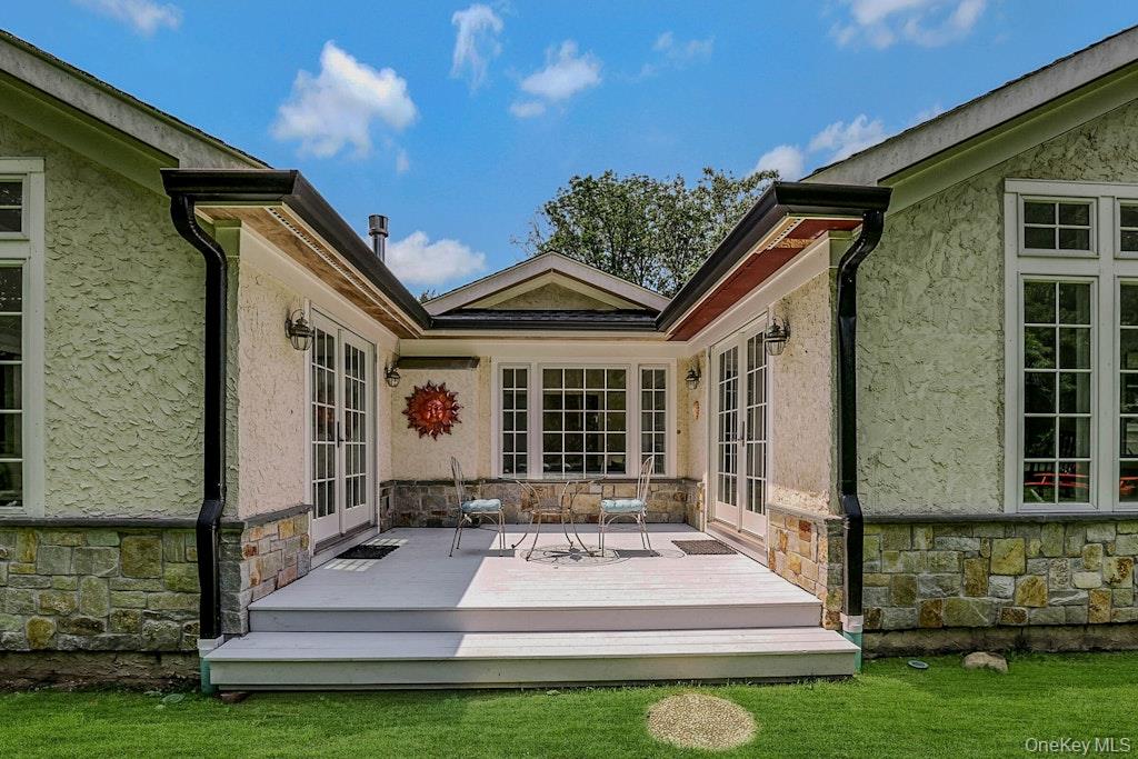 47 Sherwood Gate, Oyster Bay, NY 11771