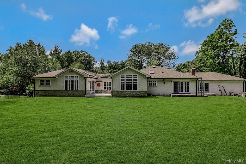 47 Sherwood Gate, Oyster Bay, NY 11771