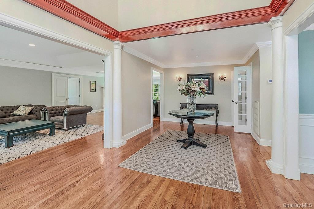 47 Sherwood Gate, Oyster Bay, NY 11771