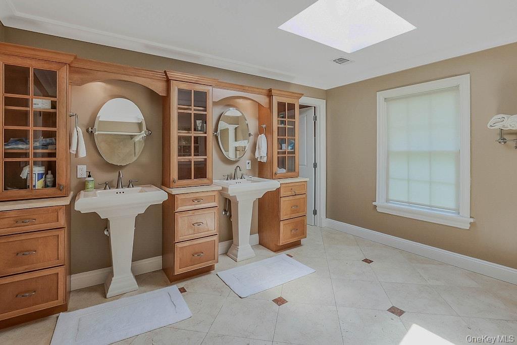 47 Sherwood Gate, Oyster Bay, NY 11771