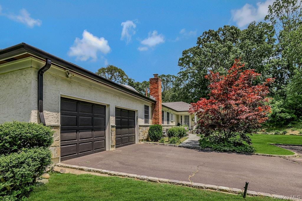 47 Sherwood Gate, Oyster Bay, NY 11771