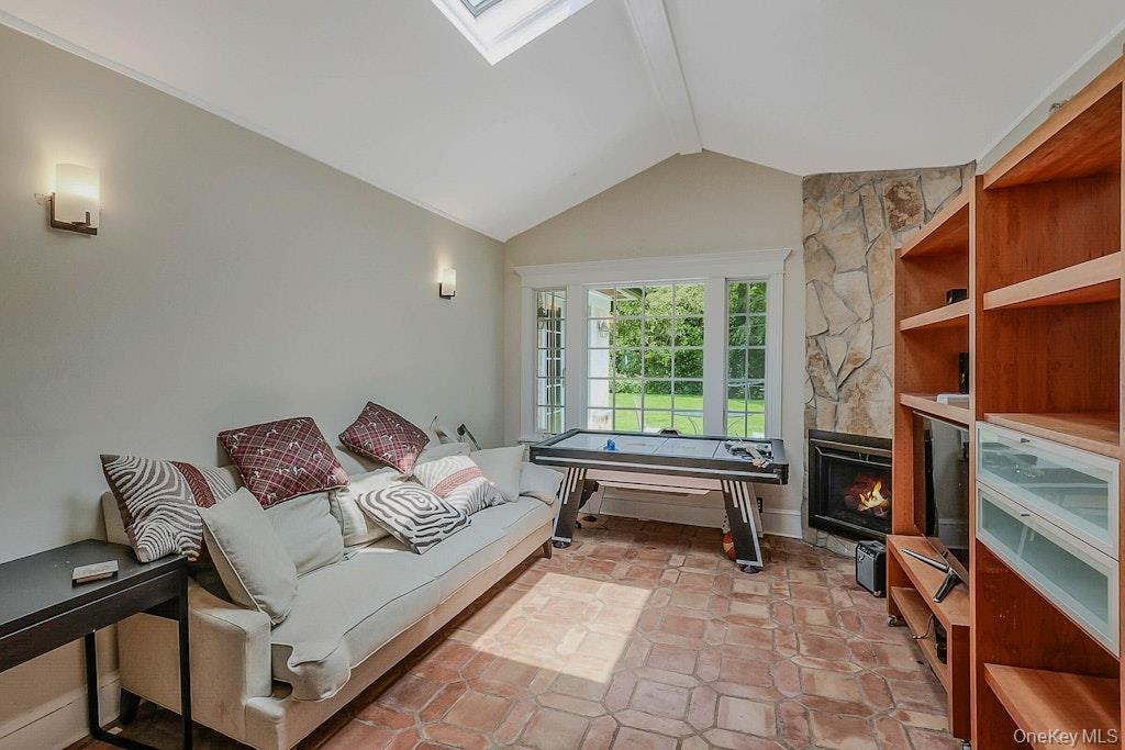 47 Sherwood Gate, Oyster Bay, NY 11771