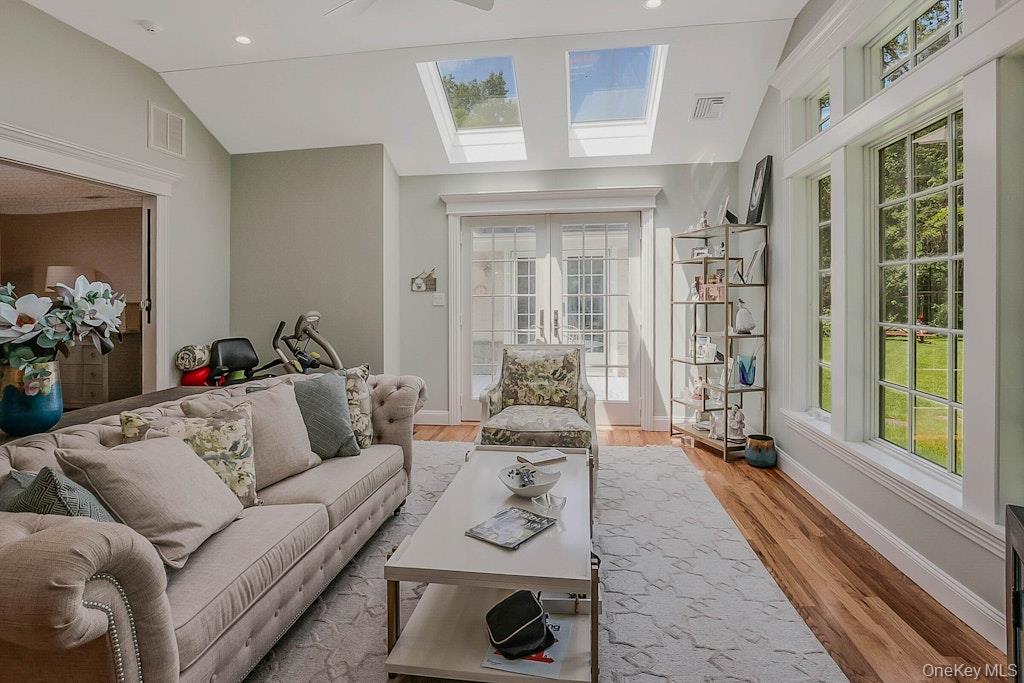 47 Sherwood Gate, Oyster Bay, NY 11771