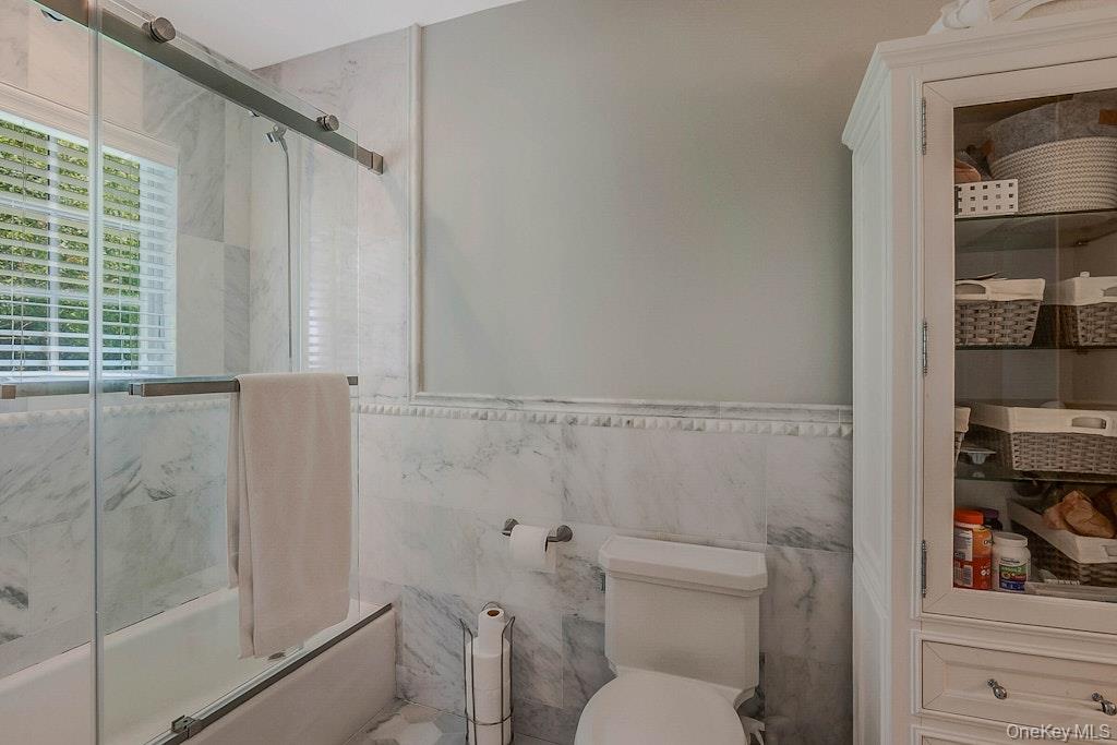 47 Sherwood Gate, Oyster Bay, NY 11771