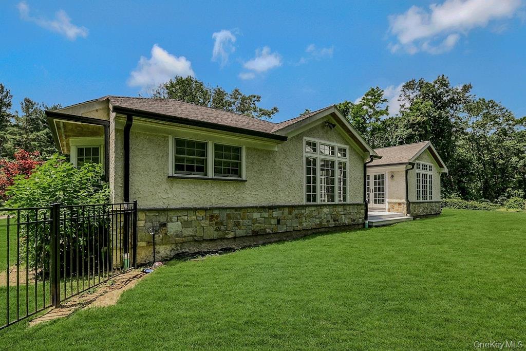 47 Sherwood Gate, Oyster Bay, NY 11771