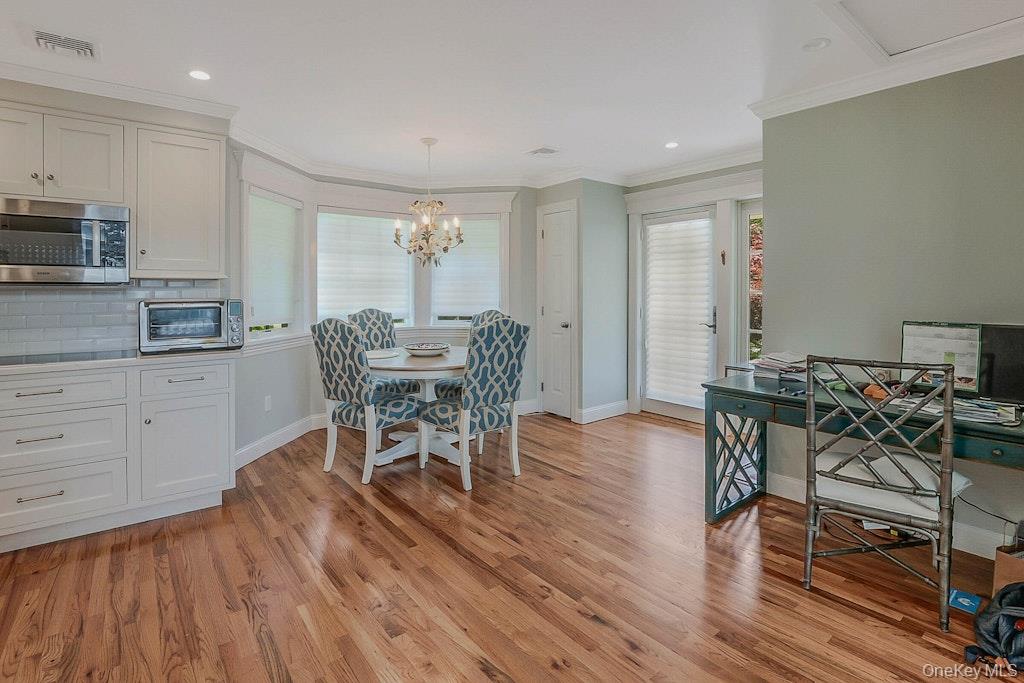 47 Sherwood Gate, Oyster Bay, NY 11771