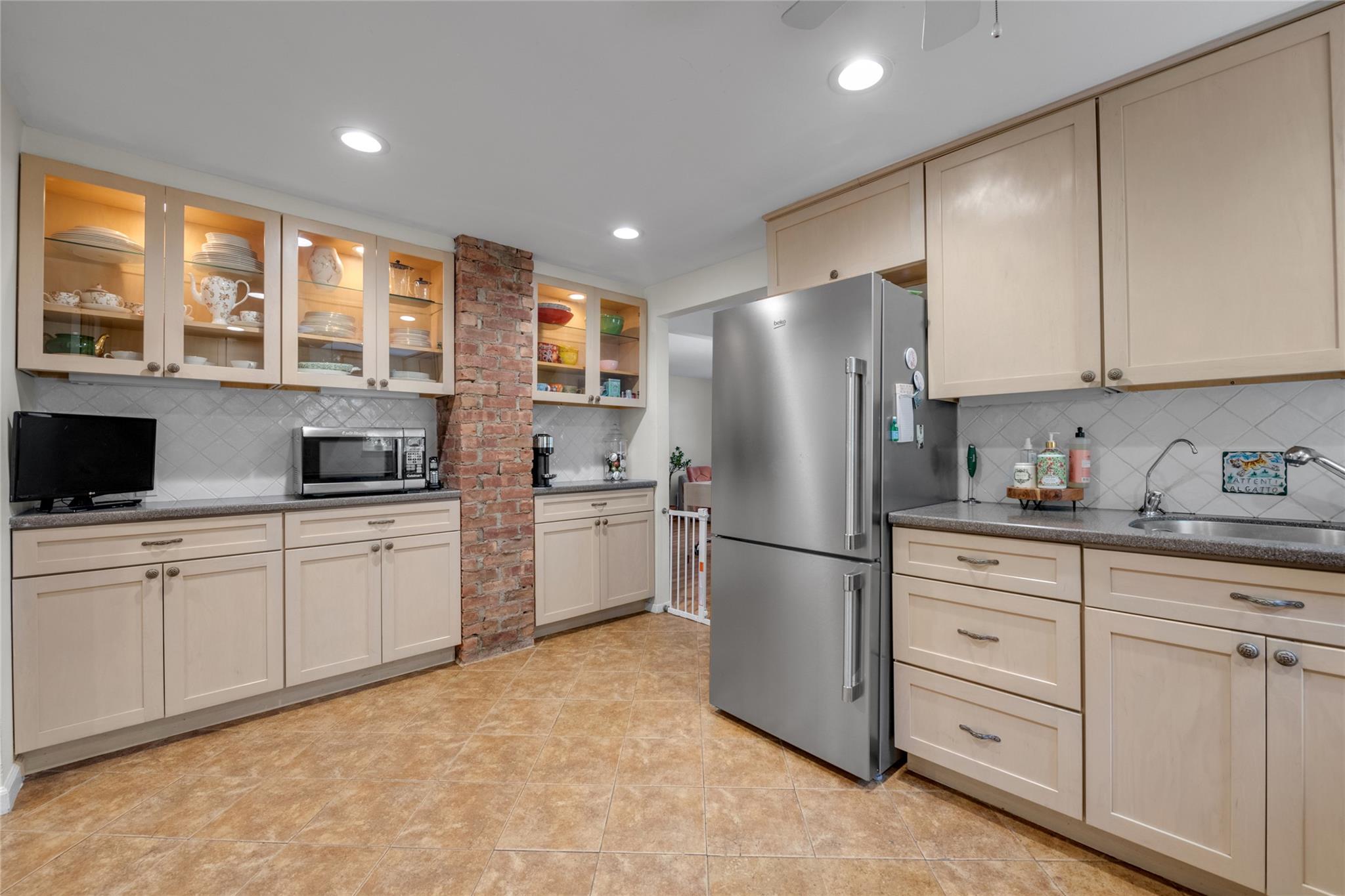 18 Neulist Avenue, Port Washington, NY 11050