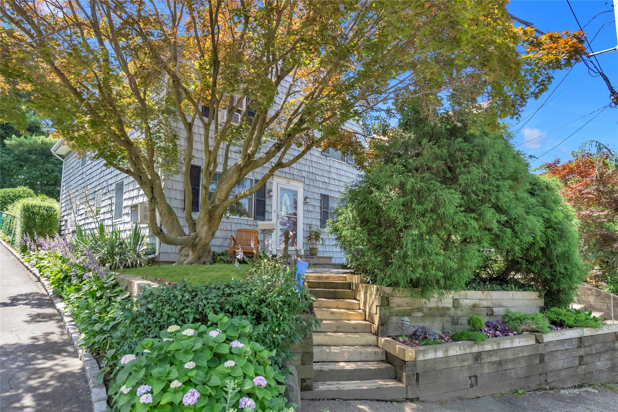 18 Neulist Avenue, Port Washington, NY 11050