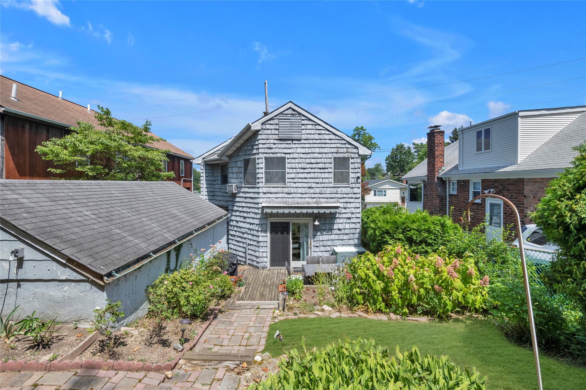 18 Neulist Avenue, Port Washington, NY 11050