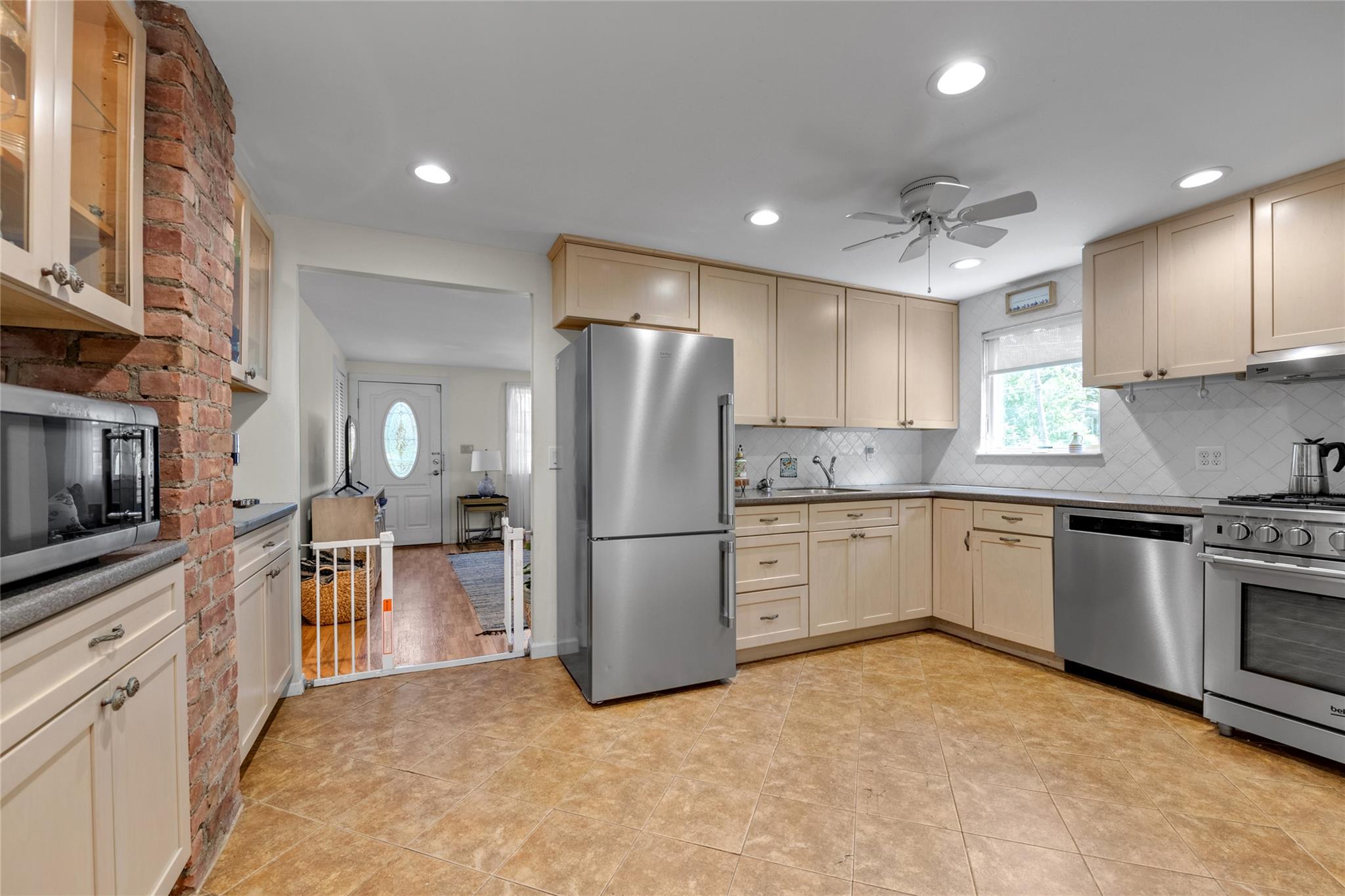 18 Neulist Avenue, Port Washington, NY 11050