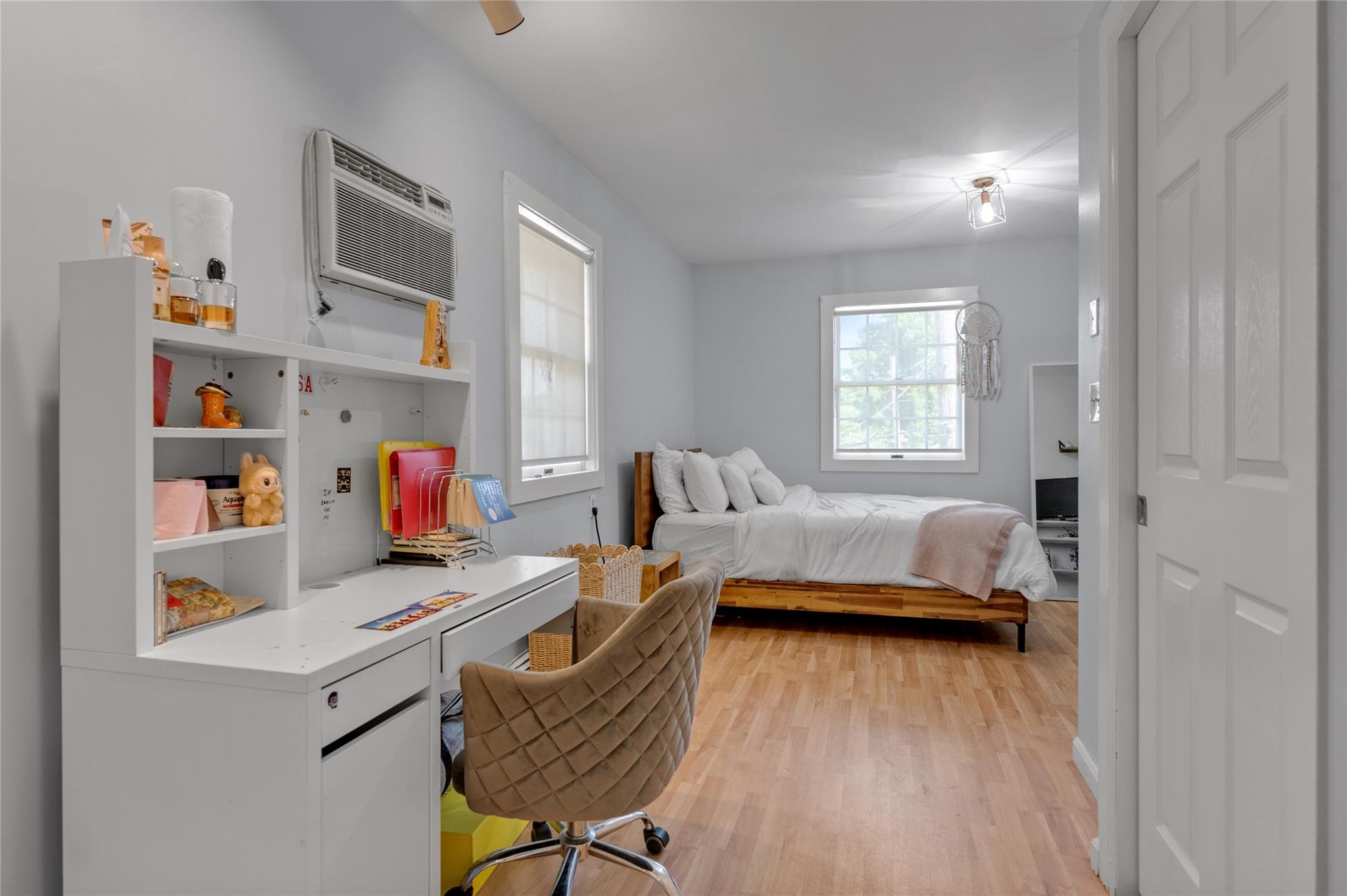 18 Neulist Avenue, Port Washington, NY 11050