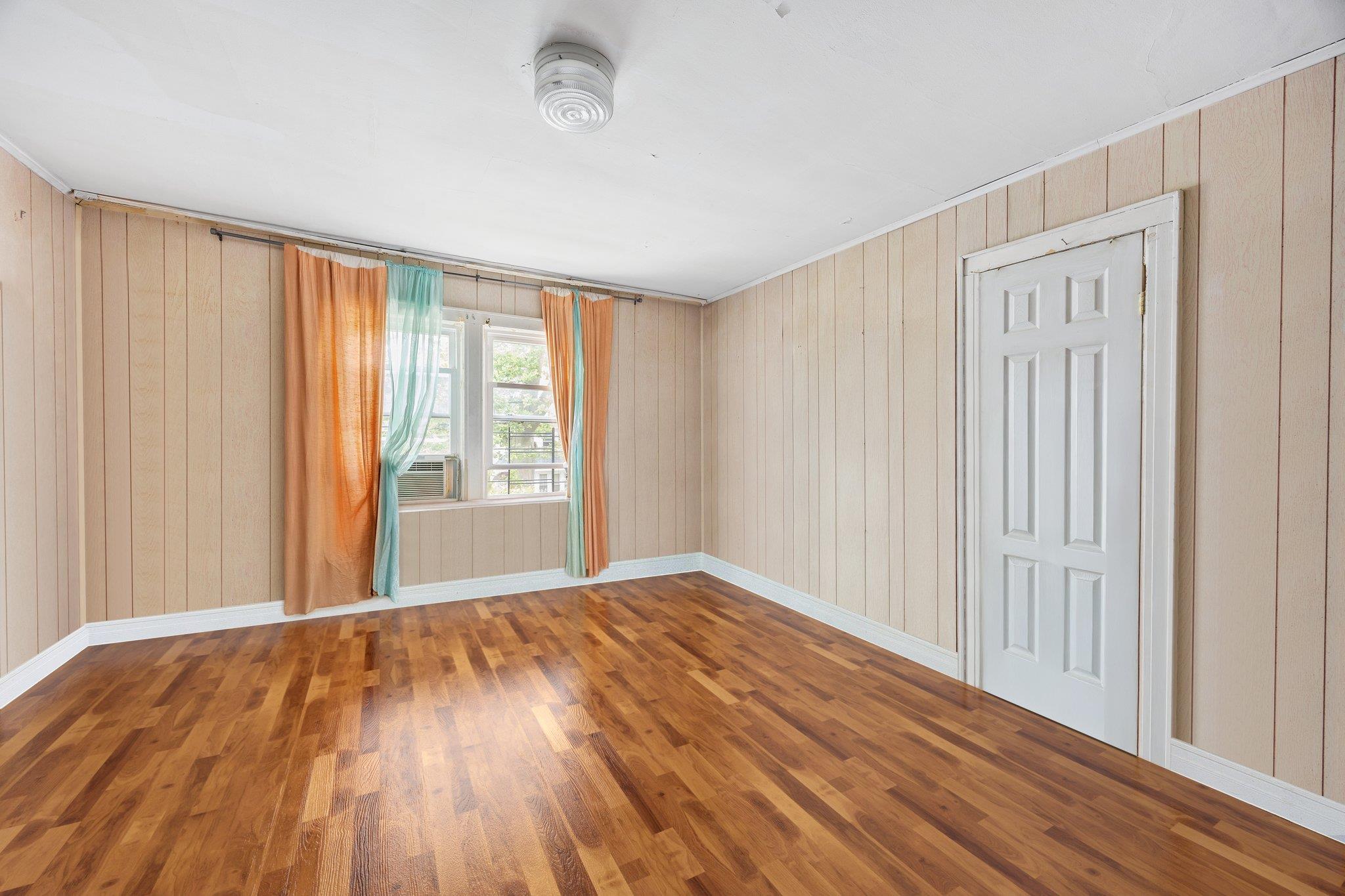 10446 199th Street, Saint Albans, NY 11412