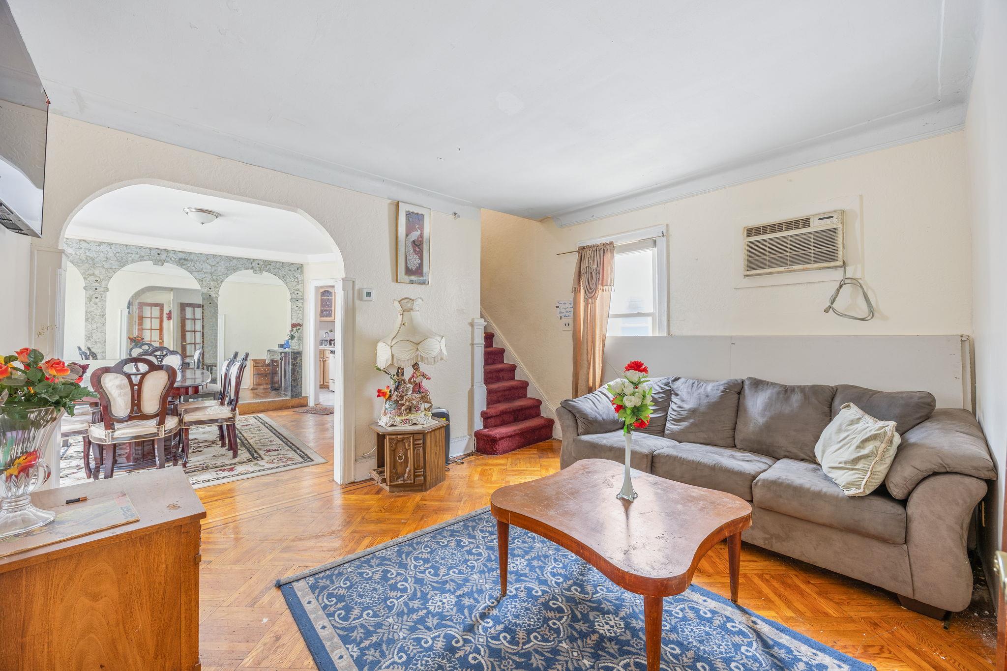 10446 199th Street, Saint Albans, NY 11412