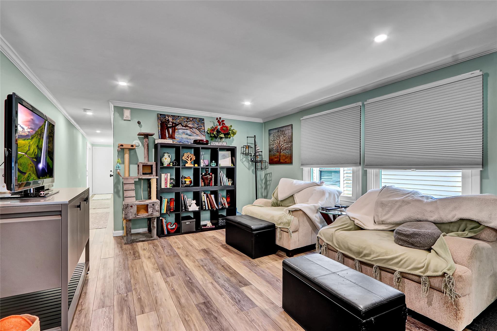 164 Village Circ W, Manorville, NY 11949