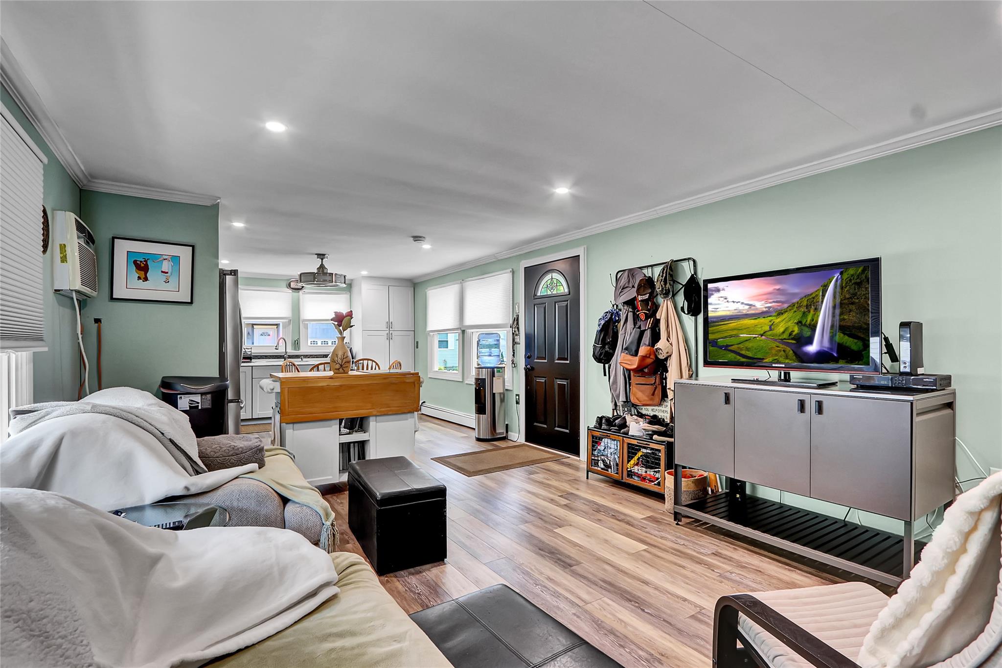 164 Village Circ W, Manorville, NY 11949