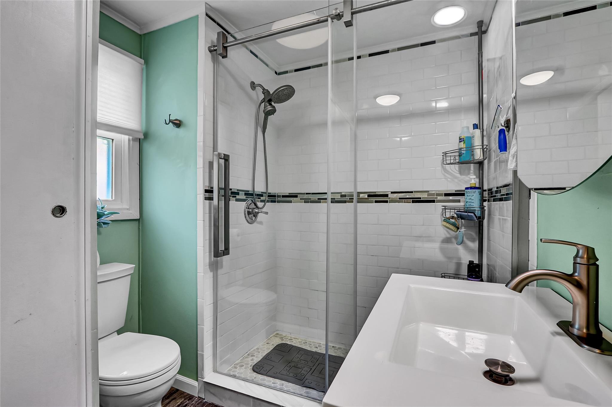 164 Village Circ W, Manorville, NY 11949