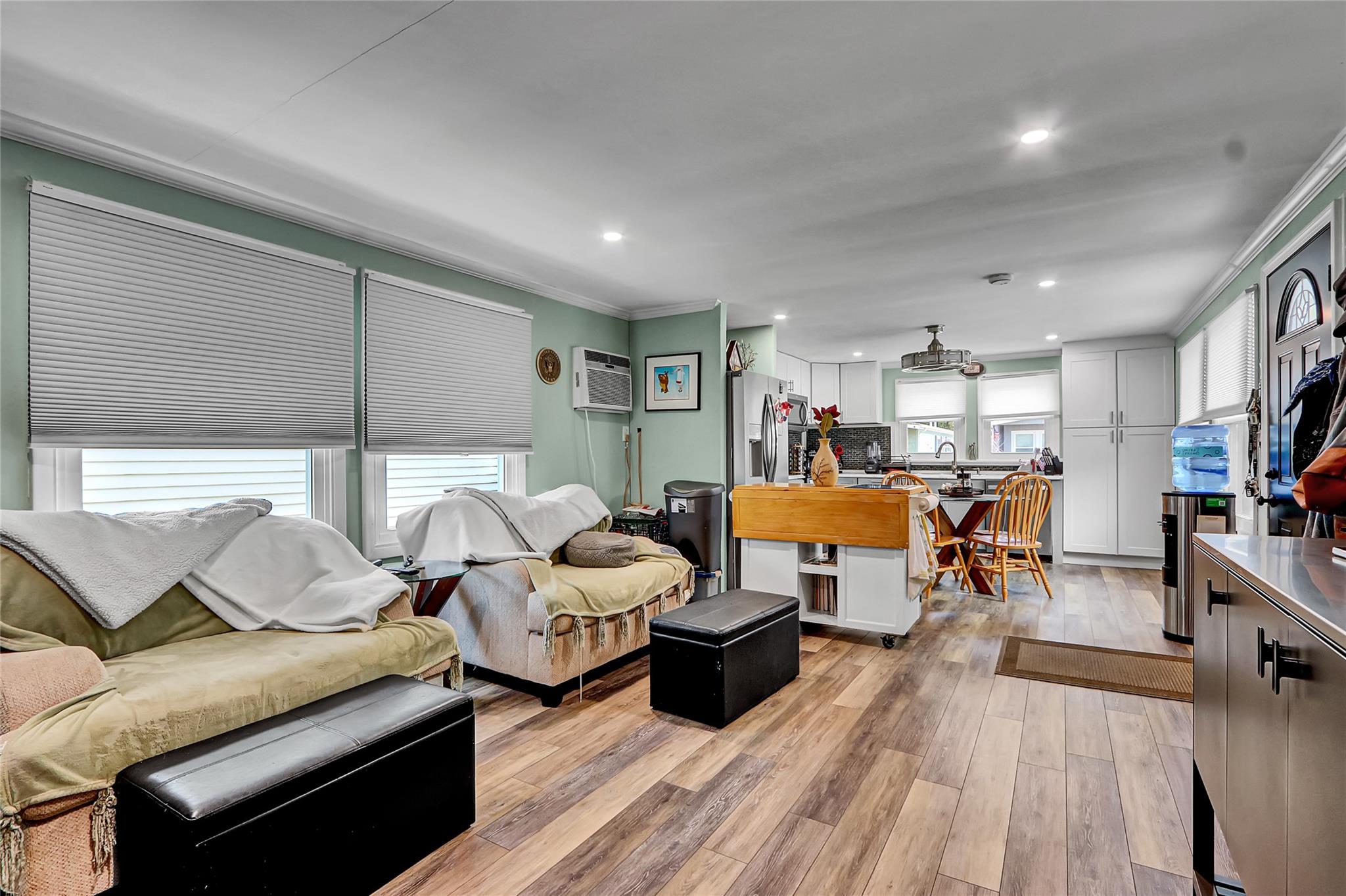 164 Village Circ W, Manorville, NY 11949