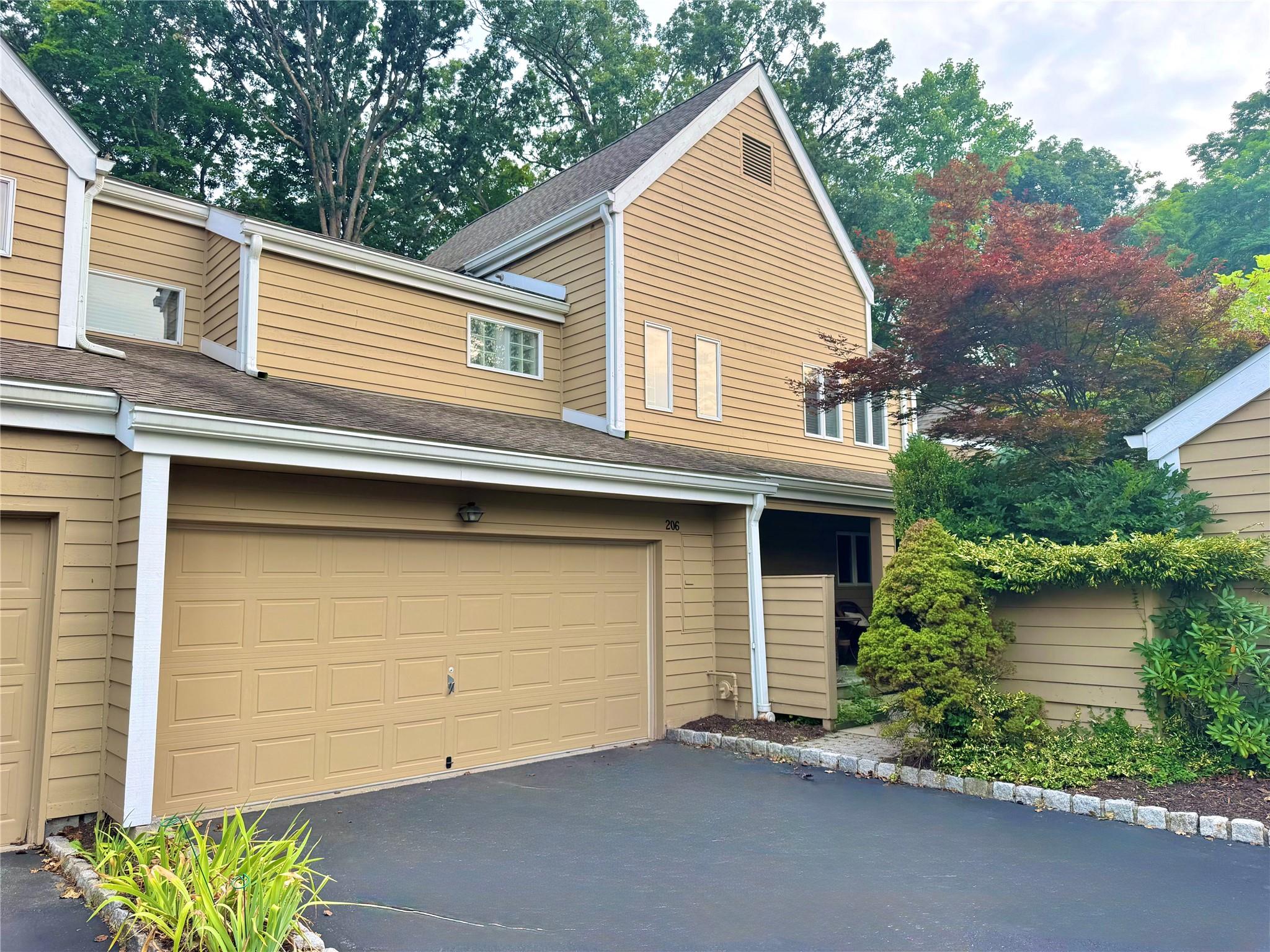 206 Dogwood Court, Poughkeepsie, NY 12601
