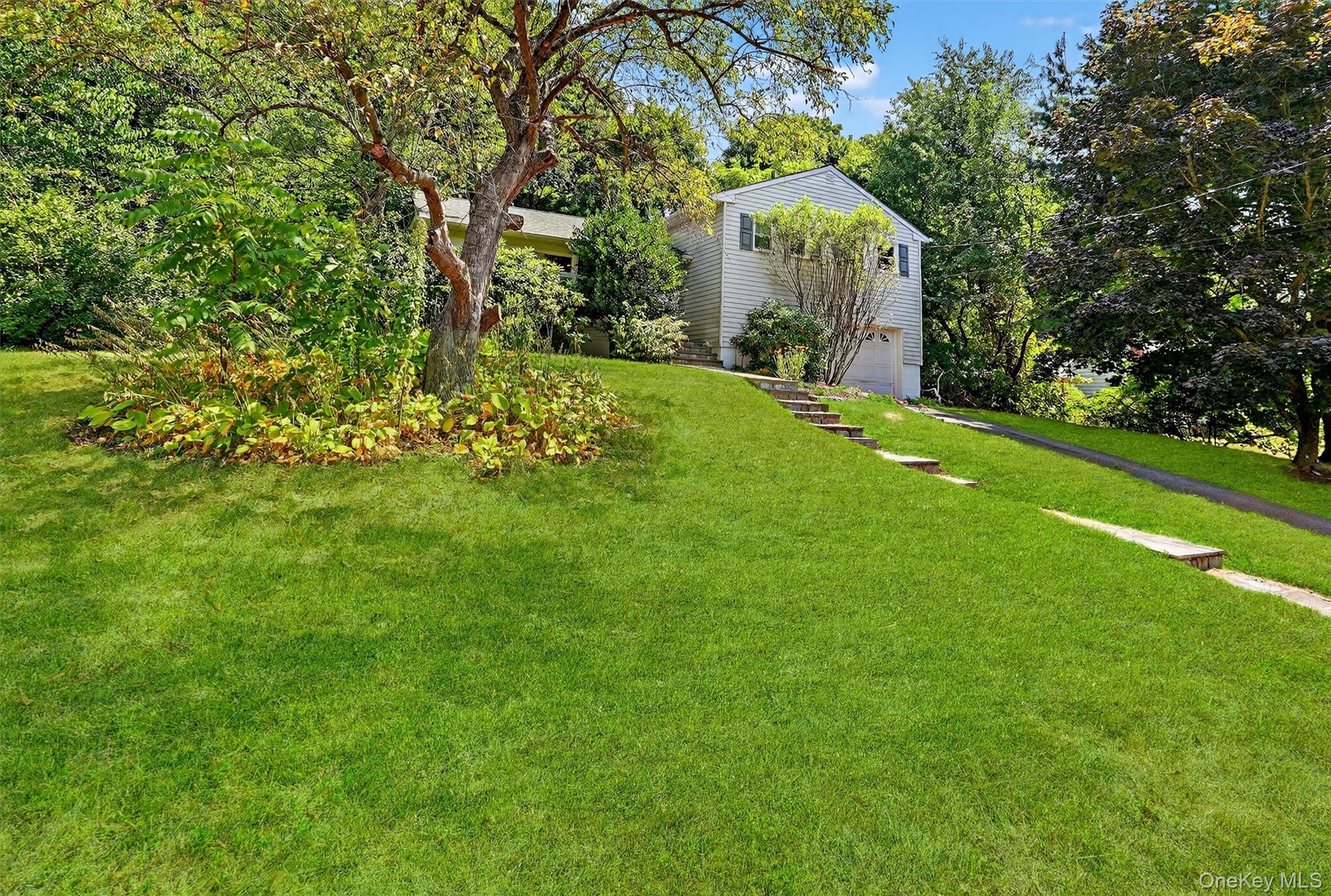 6 Leawood Drive, Briarcliff Manor, NY 10562