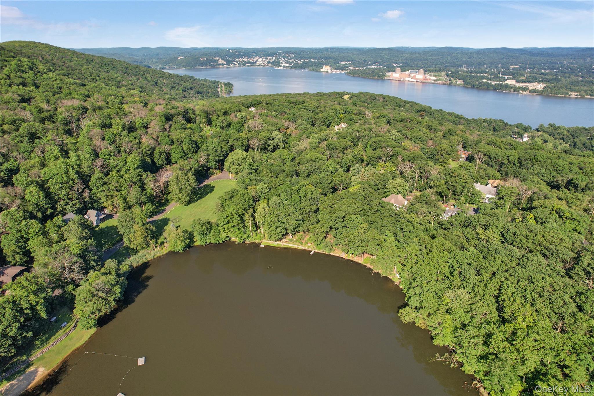 47 Mountainview Dr., Tomkins Cove, NY 10986